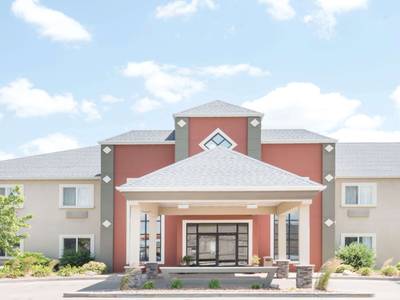 Howard Johnson by Wyndham Oacoma Hotel & Suites - Bild 1