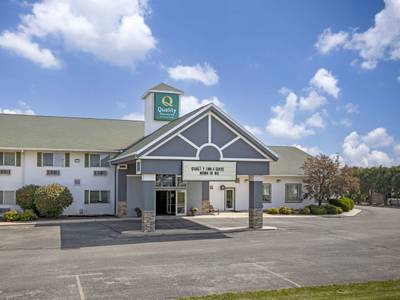 Quality Inn & Suites Stoughton - Bild 1