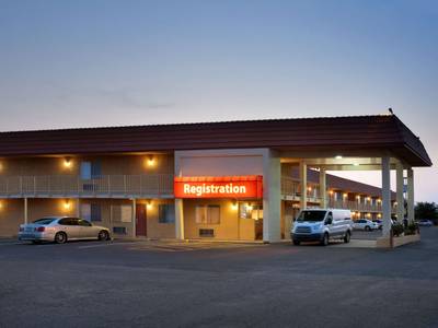 Travelodge by Wyndham Winslow - Bild 1