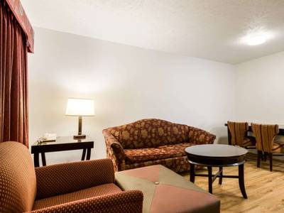 Econo Lodge Inn & Suites - Bild 1