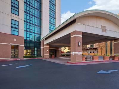 Embassy Suites by Hilton Hot Springs Hotel & Spa - Bild 1