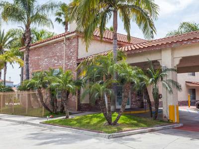 Days Inn & Suites by Wyndham South Gate - Bild 1