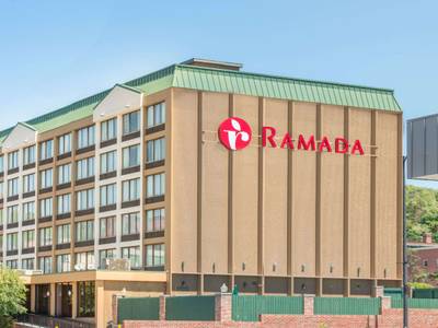 Ramada by Wyndham Cumberland Downtown - Bild 1