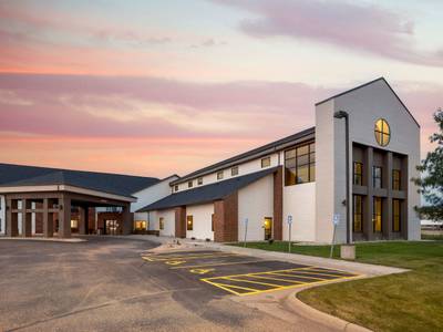 Best Western Watertown Inn & Suites - Bild 1