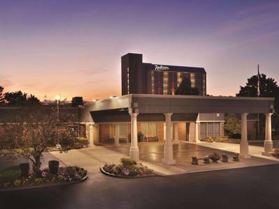 Radisson Hotel Louisville North - Bild 1