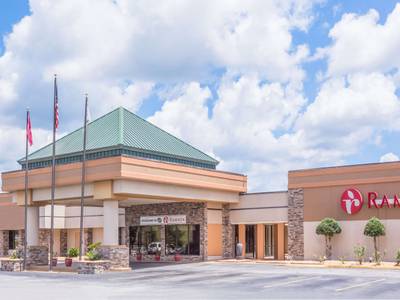 Ramada by Wyndham Macon - Bild 1