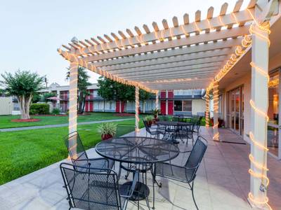 Ramada by Wyndham New Iberia - Bild 1