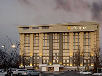 La Quinta Inn & Suites by Wyndham Springfield MA - Bild 1