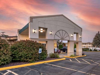 Quality Inn & Suites Vestal Binghamton - Bild 1