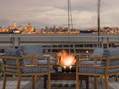 Waters Edge Hotel - Bild 1