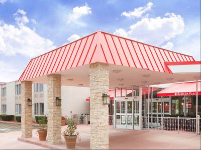 Ramada Plaza by Wyndham Chicago North Shore - Bild 1