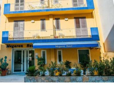 Megaron Hotel - Bild 1