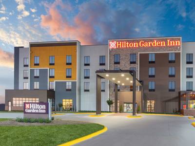 Hilton Garden Inn Hays - Bild 1