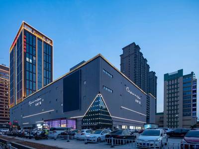 Ramada By Wyndham Luoyang Downtown - Bild 1