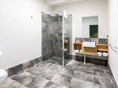 Nightcap at Commercial Hotel - Bild 1