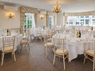 Sunday Box Hill Burford Bridge Hotel - Bild 1