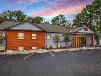 Ramada by Wyndham Studio Suites Dothan - Bild 1