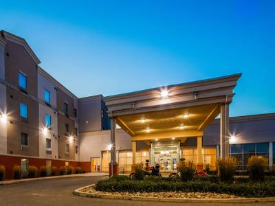 Best Western Plus Bowmanville - Bild 1