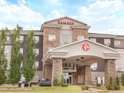 Ramada by Wyndham Camrose - Bild 1