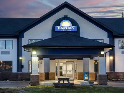 Days Inn by Wyndham Whitecourt - Bild 1