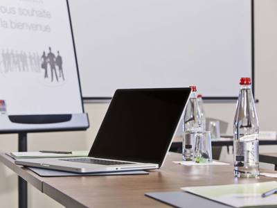 Hotel Campanile Chanas - Bild 1