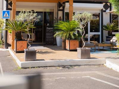 Hotel Kyriad Nîmes Ouest - Bild 1