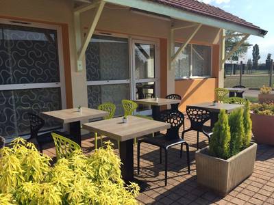 Hotel Kyriad Lyon Est - Saint Bonnet De Mure - Bild 1