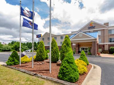 Comfort Inn & Suites Hillsville I-77 - Bild 1
