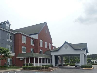 Comfort Inn & Suites Hampton Near Coliseum - Bild 1