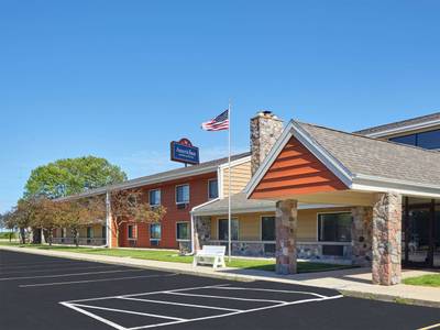 AmericInn by Wyndham Elkhorn Near Lake Geneva - Bild 1