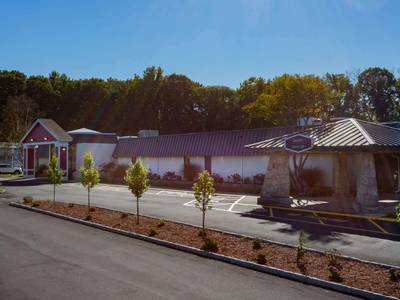 Ramada by Wyndham Windsor Locks - Bild 1