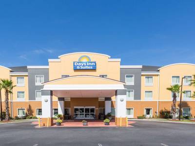 Days Inn & Suites by Wyndham Savannah North I-95 - Bild 1