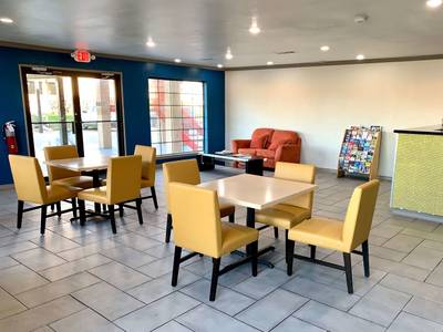 Days Inn by Wyndham Canton - Bild 1