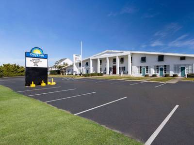 Days Inn by Wyndham Kill Devil Hills Oceanfront - Wilbur - Bild 1