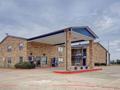 Motel 6 Dallas - Red Oak - Bild 1