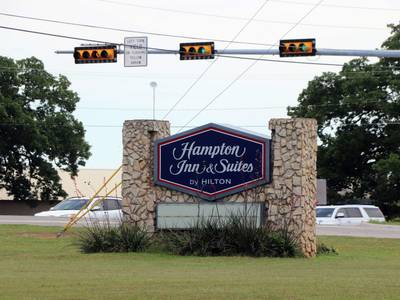 Hampton Inn & Suites Stephenville - Bild 1