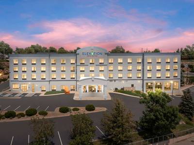 Elevation Inn & Suites, Trademark Collection by Wyndham - Bild 1
