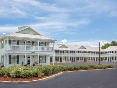 Super 8 by Wyndham Bay St. Louis - Bild 1