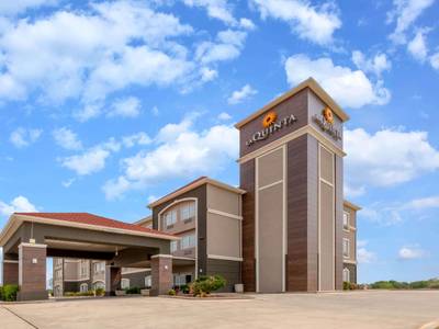 La Quinta Inn & Suites by Wyndham Bridgeport - Bild 1