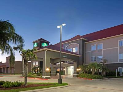 La Quinta Inn & Suites by Wyndham Mercedes - Bild 1