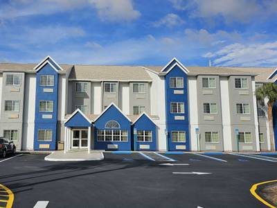 Microtel Inn & Suites by Wyndham Bushnell - Bild 1