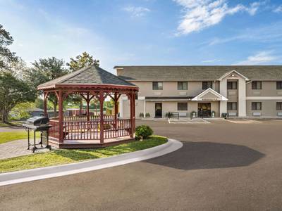 Baymont by Wyndham Hearne - Bild 1