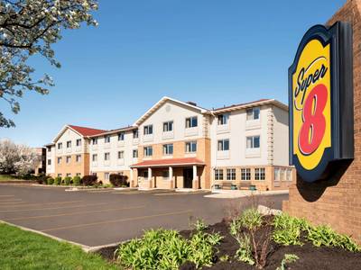 Super 8 by Wyndham Akron S/Green/Uniontown OH - Bild 1