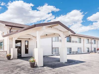 Super 8 by Wyndham Belle Fourche SD - Bild 1