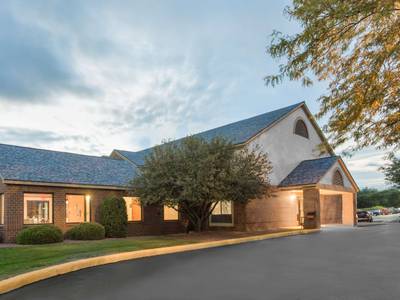 Super 8 by Wyndham Dodgeville - Bild 1