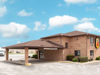 Super 8 by Wyndham Gilman - Bild 1