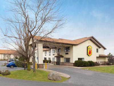 Super 8 by Wyndham Hebron Lowell Area - Bild 1