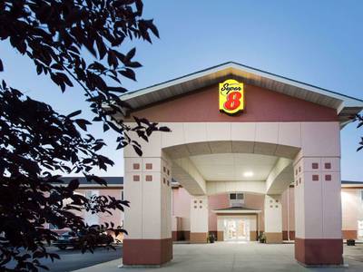 Super 8 by Wyndham Iola KS - Bild 1