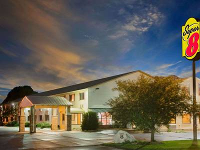 Super 8 by Wyndham Iowa Falls - Bild 1