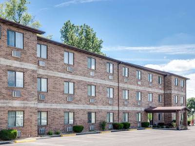 Super 8 by Wyndham Kennett - Bild 1